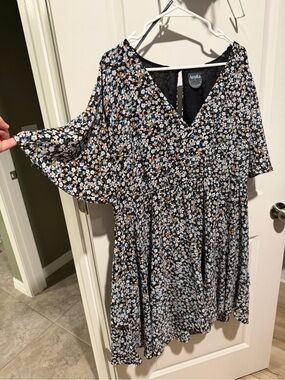 Arula Black Floral V-Neck Dress
